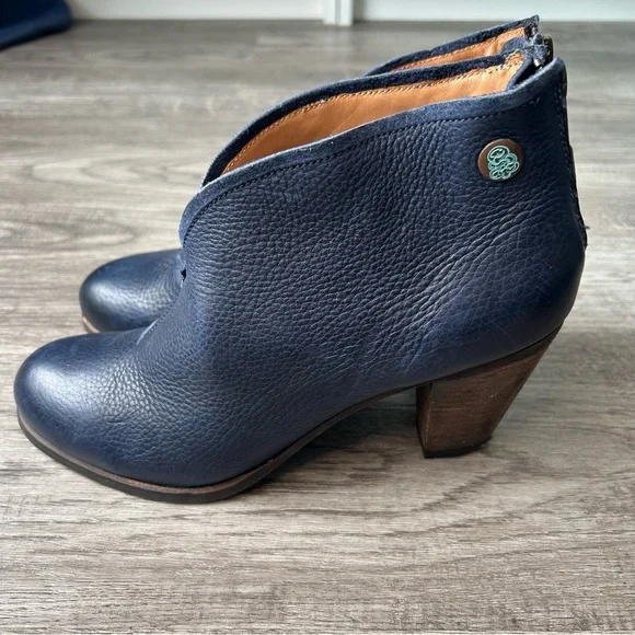 Navy Leather Ankle Boots with back zip size 40 - Picture 4 of 9